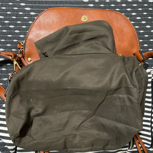 Multifunctional Crossbody - Picture 8 of 10
